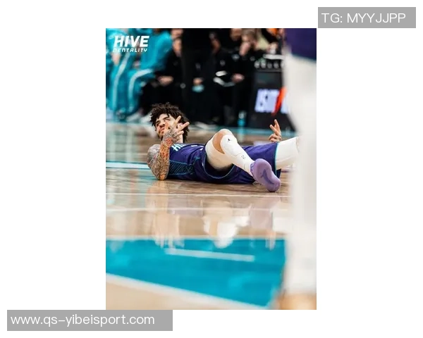 拉梅洛鲍尔表现平平19投6中三分球命中率低迷仍砍下20分5篮板8助攻